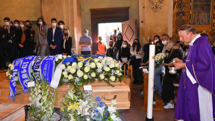 Il funerale di Davide Rabotti, 21 anni, nella chiesa di Ciano d'Enza