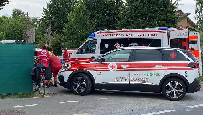 Pensionata falciata in bicicletta