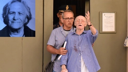 Omicidio a Carpi, Corradini esce dalla Procura. Nel riquadro, la moglie (Foto Fiocchi)
