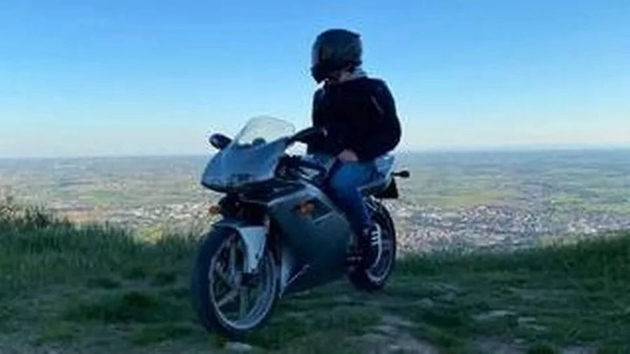 Andrea Stocco sulla sua moto 