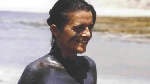 Carla Tolomelli aveva 57 anni. Era in mare nel Livornese