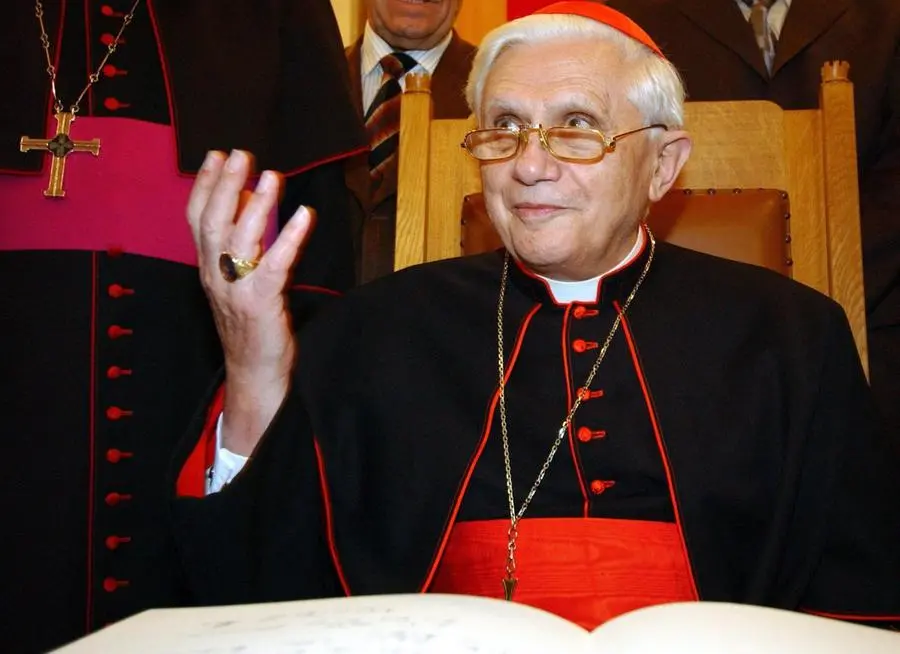 Morto Ratzinger. Come si celebrano i funerali di un papa emerito? Certezze (poche) e dubbi
