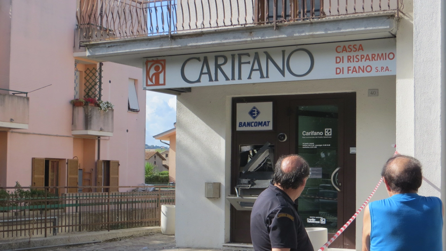 Lo sportello bancomat del Credito Valtellinese (ex Carinfano) di Monte Porzio