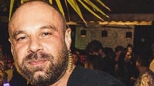 Massimo Pignotti, buttafuori muore a 42 anni davanti alla tv