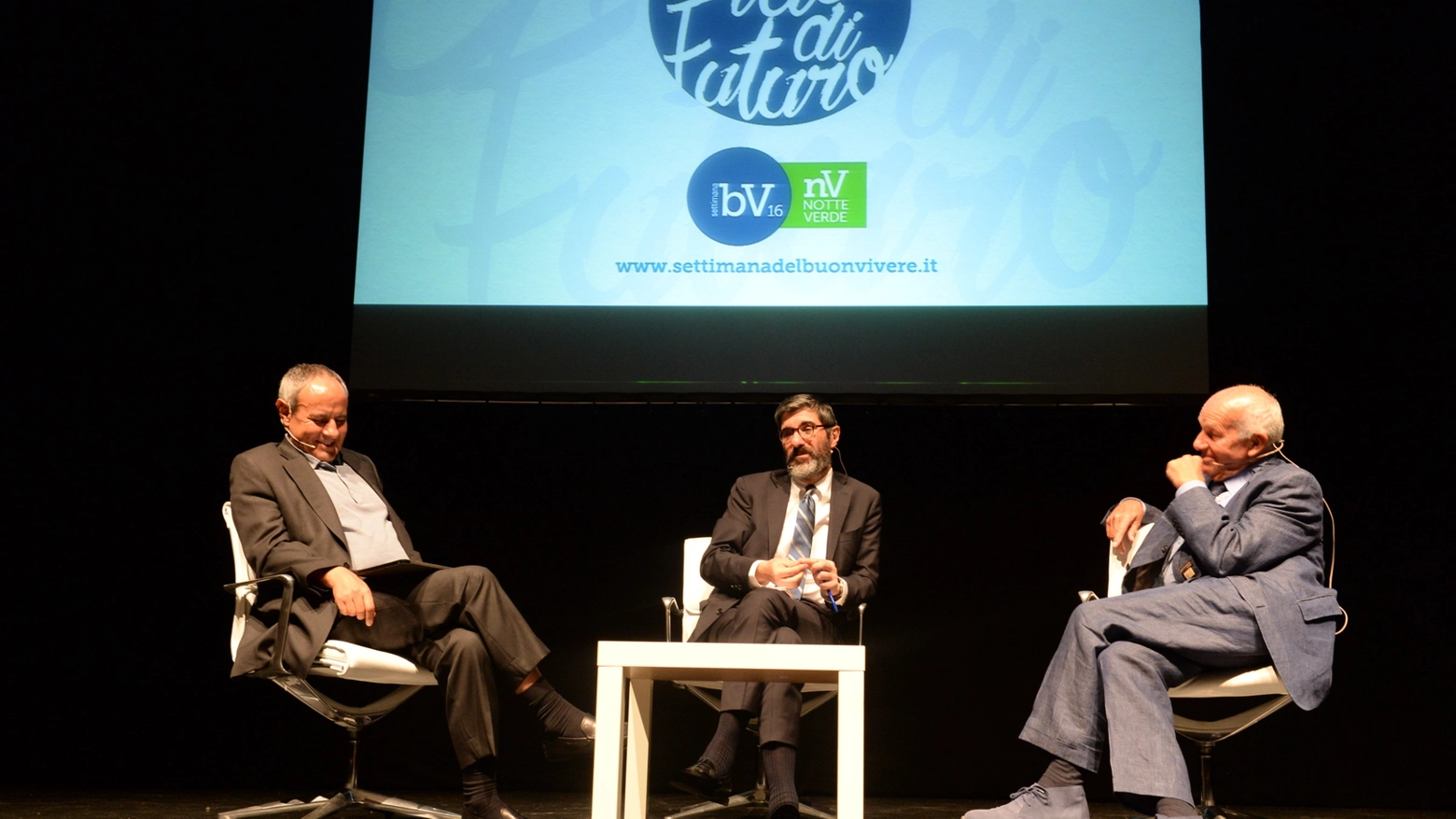 L'incontro tra l’ex segretario Prc Fausto Bertinotti e Juliàn Carròn (Foto Frasca)