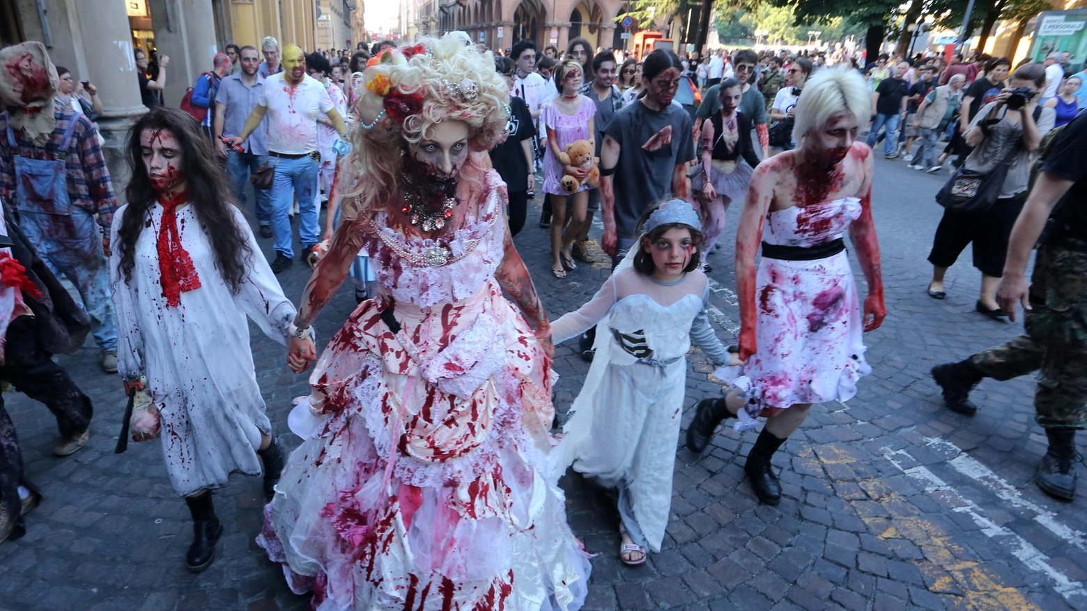 La zombie walk attraverserà il centro di Bologna