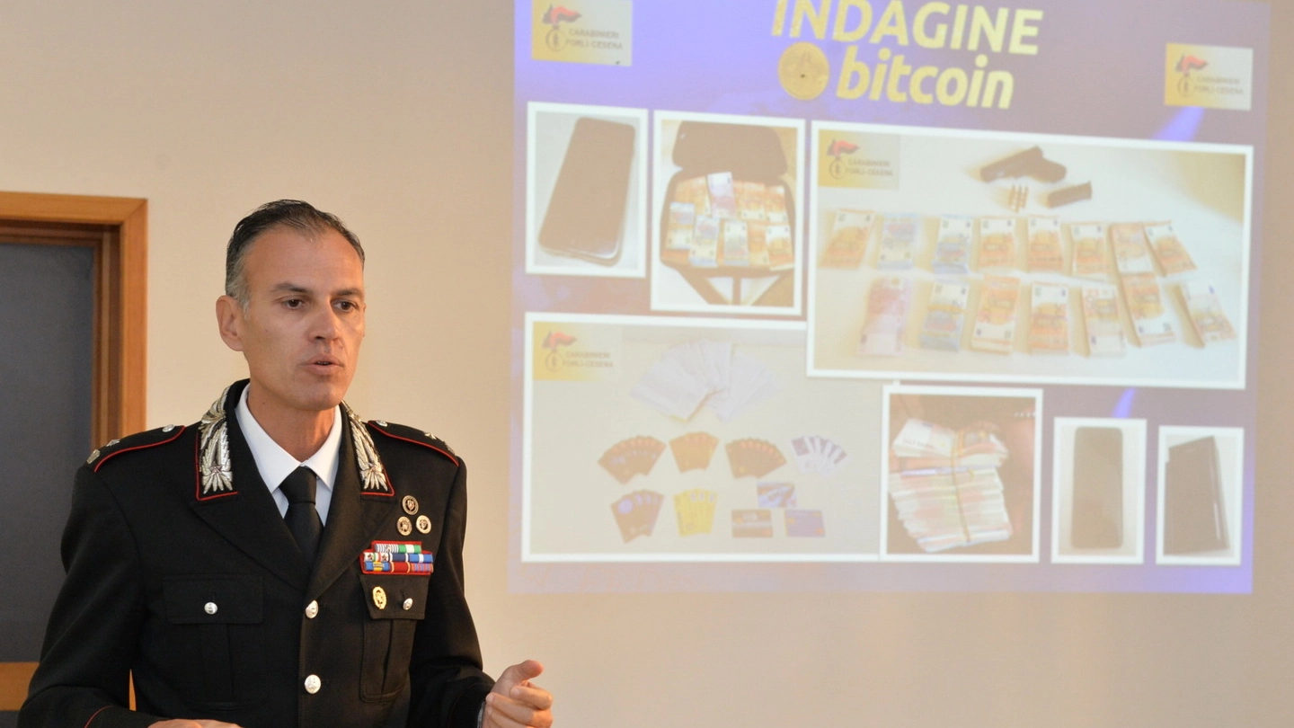 Il maggiore Pietro D’Imperio, comandante del nucleo investigativo dei carabinieri di Forlì,  presenta l’operazione