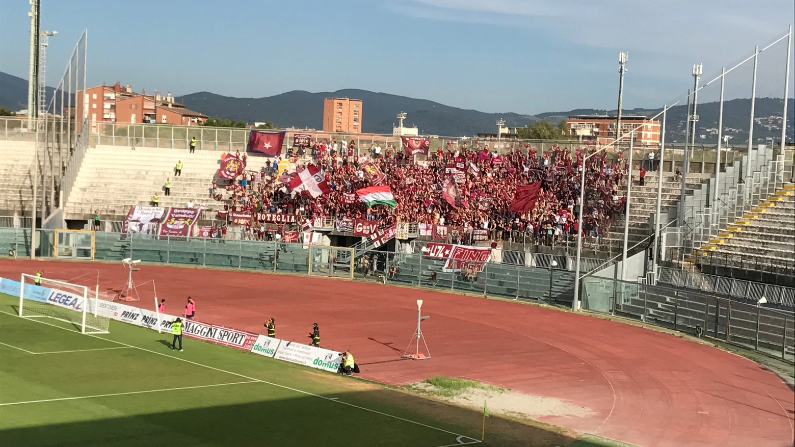 I tifosi reggiani presenti allo stadio 'Picchi' di Livorno