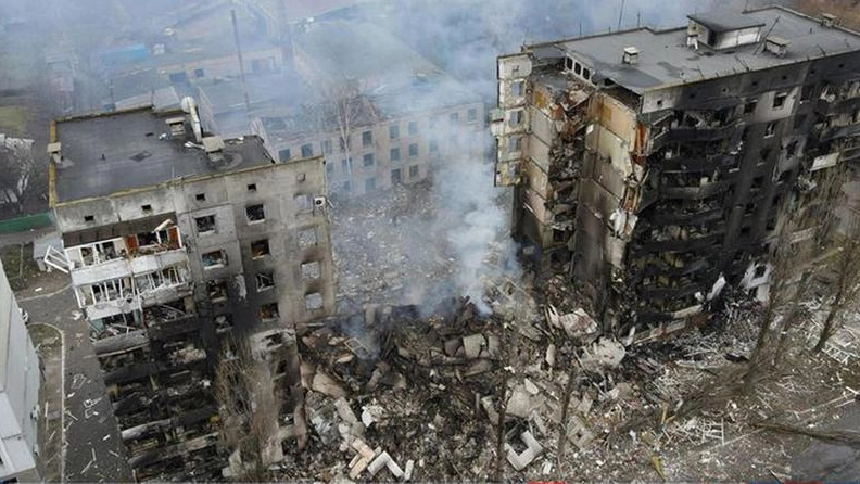 Palazzi devastati dalle bombe a Voznesensk, nel sud dell'Ucraina