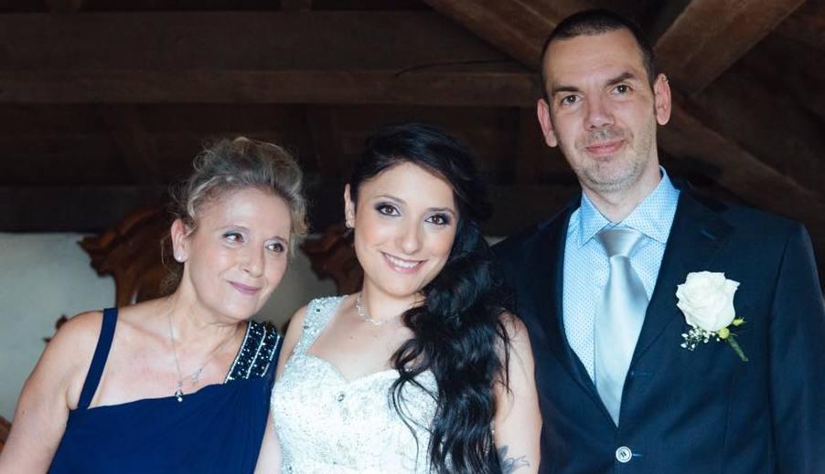 Alice Neri insieme alla mamma Patrizia e al fratello Matteo il giorno del suo matrimonio