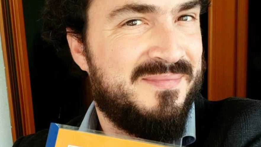 Fabrizio 'Caveja' Barnabè, 35 anni, cantautore in lingua romagnola
