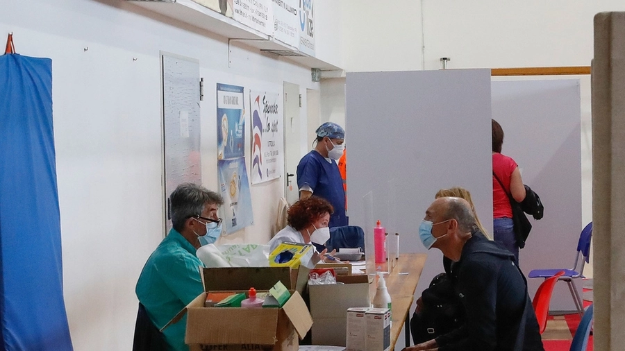 Il centro vaccinale di Gradara (foto d’archivio)