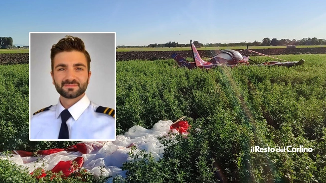 Il pilota Marco Buratti e l'aereo 'caduto'