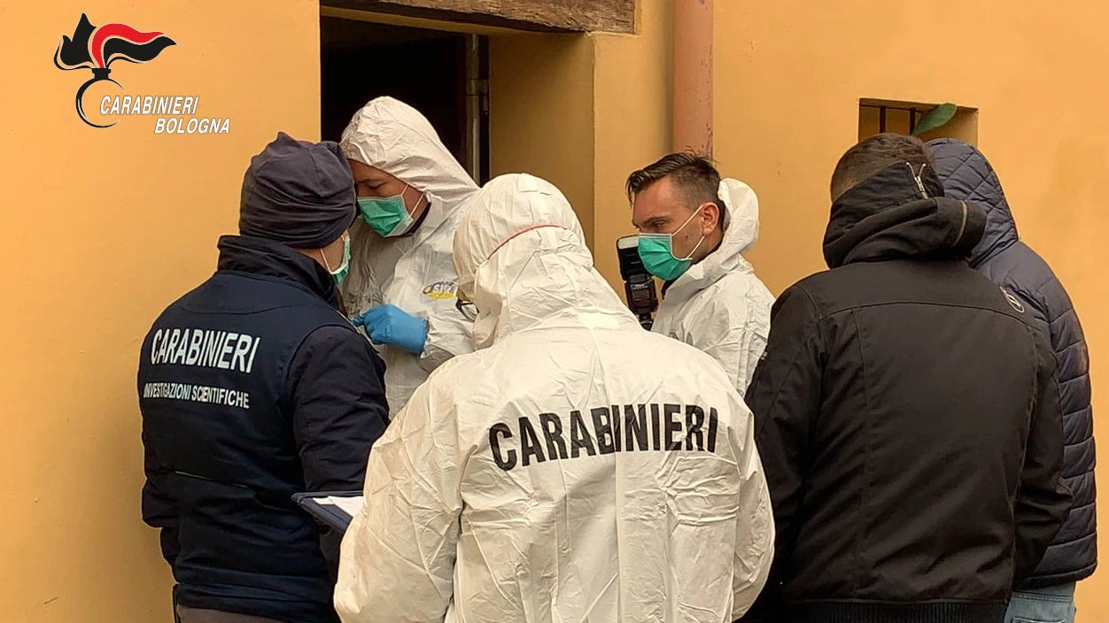 Omicidio a Imola, indagini dei carabinieri