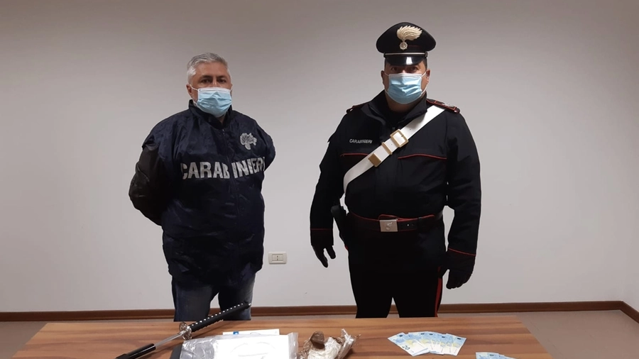 I carabinieri hanno arrestato 22enne che aveva droga per 100mila euro