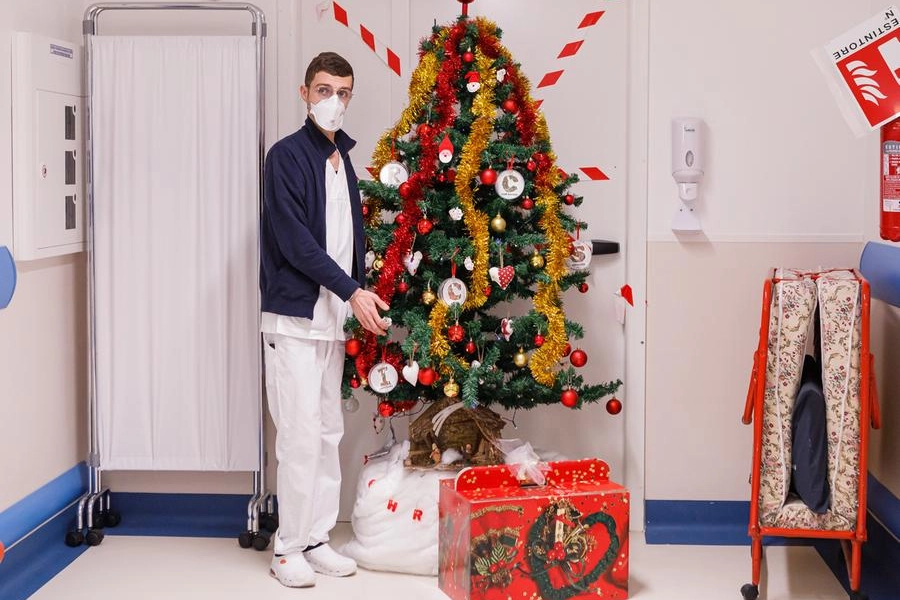 Natale nelle corsie covid dell'ospedale Sant'Orsola