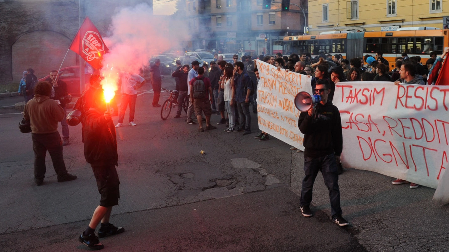 Bologna, il corteo dei collettivi dopo lo sgombero del Taksim
