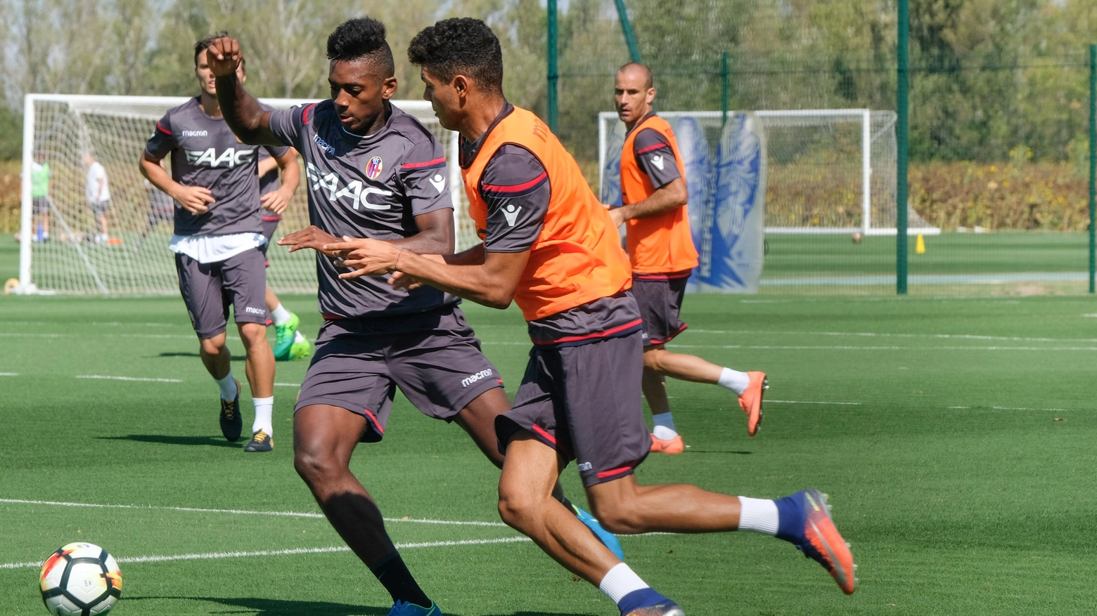 Cheick Keita durante il suo primo allenamento a Casteldebole (FotoSchicchi)