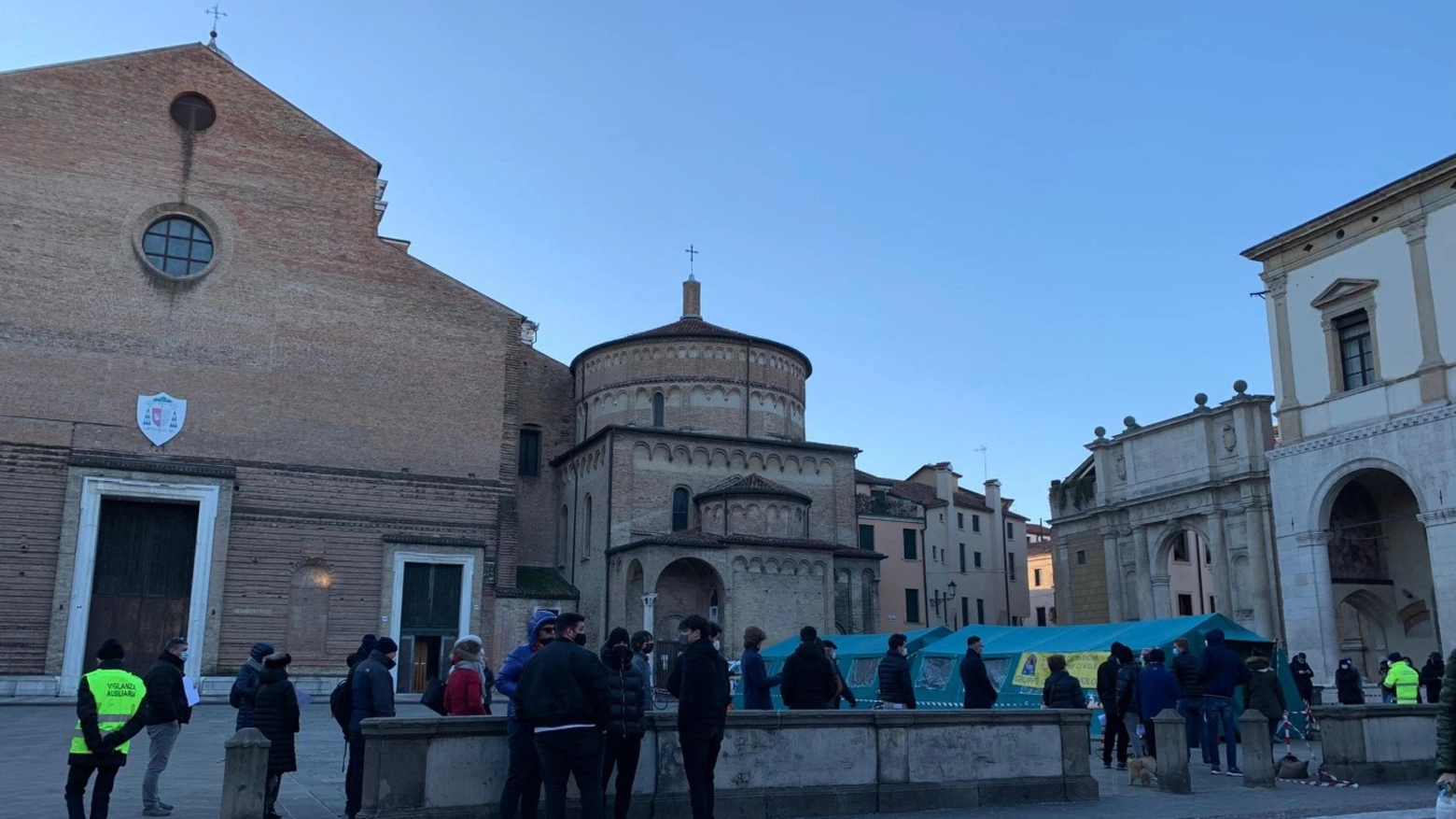 Padova, esercenti in piazza: "Aperti anche al chiuso, ma con sicurezza"