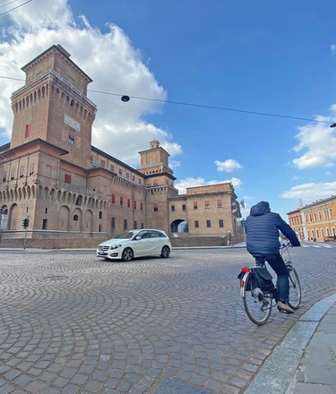 Maxi bolletta, quanto è caro il Castello Estense a Ferrara: oltre 200mila euro tra luce e gas