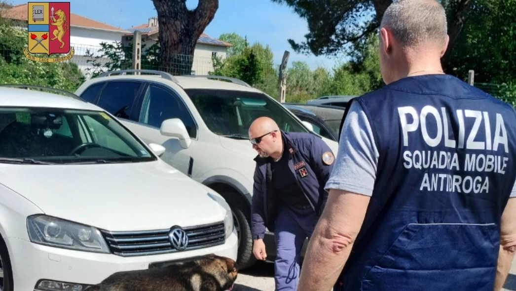 I poliziotti hanno arrestato due spacciatori in zona San Donato