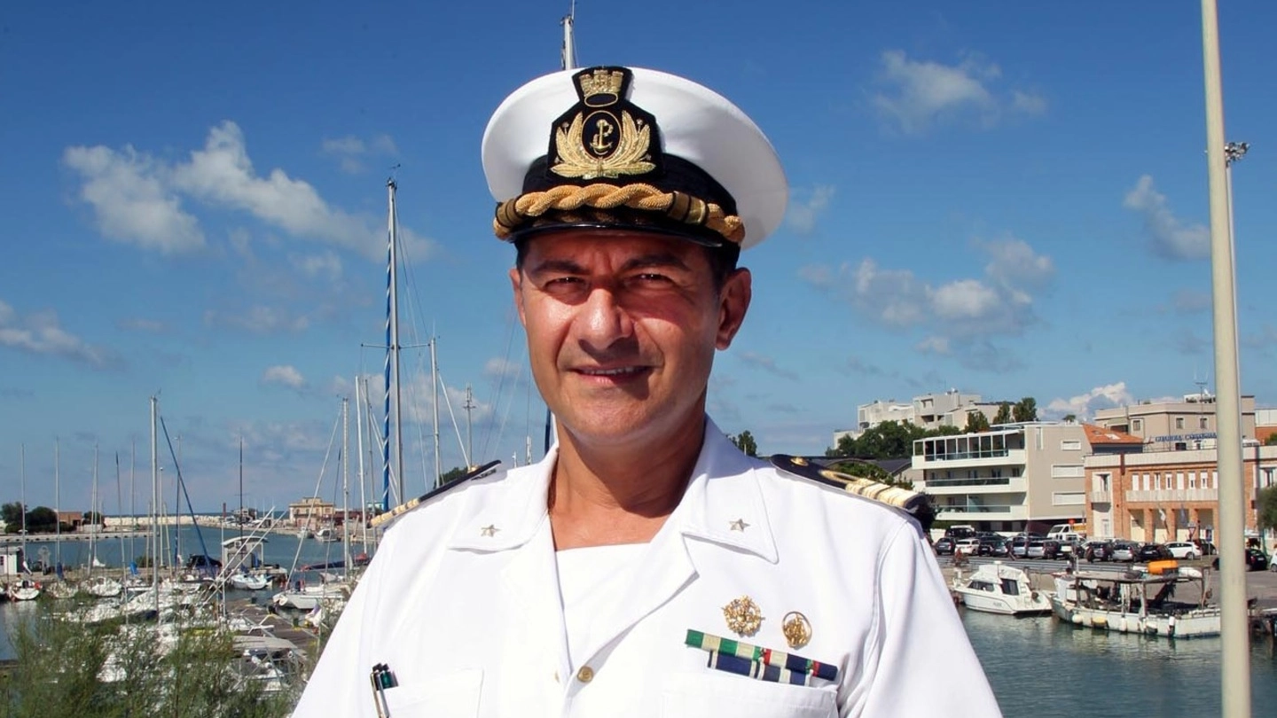 Il capitano di Fregata Angelo Capuzzimato e comandante della Capitaneria di Porto di Pesaro (Fotoprint)