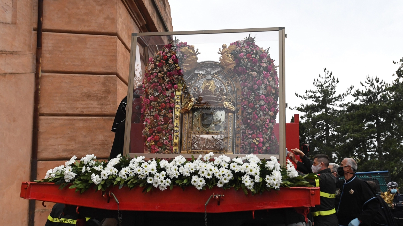 La partenza della Madonna da San Luca (foto Schicchi)