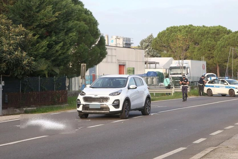 Incidente mortale oggi sulla via Emilia a Cesena (foto Ravaglia)