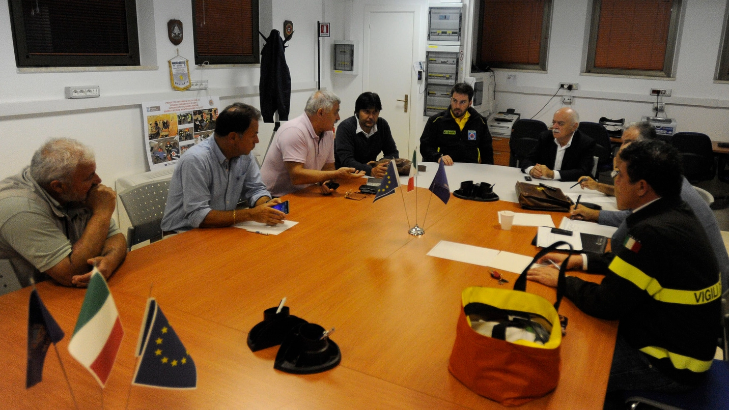La riunione alla Sala operativa integrata (foto Calavita)