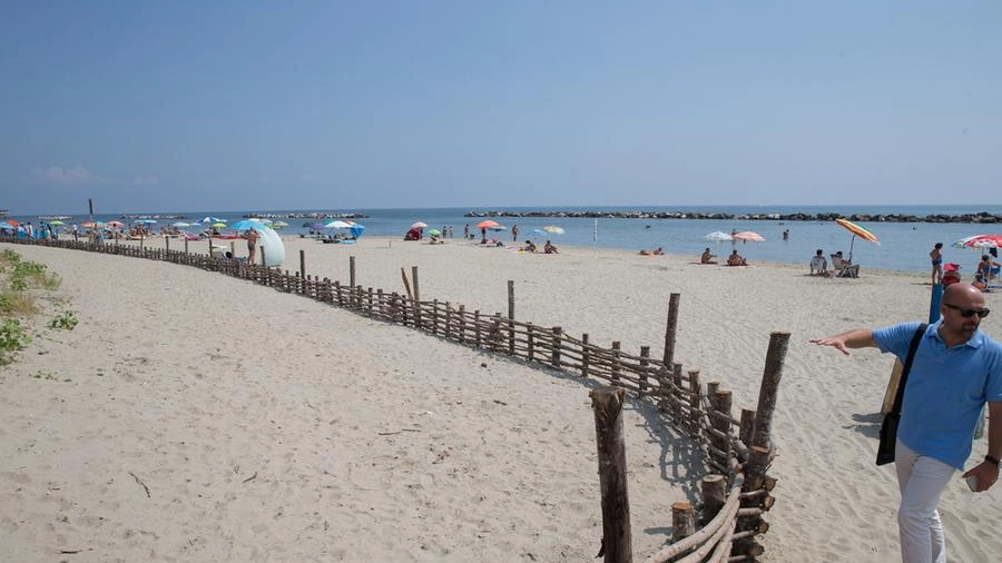 La spiaggia di Casalborsetti in una foto d'archivio