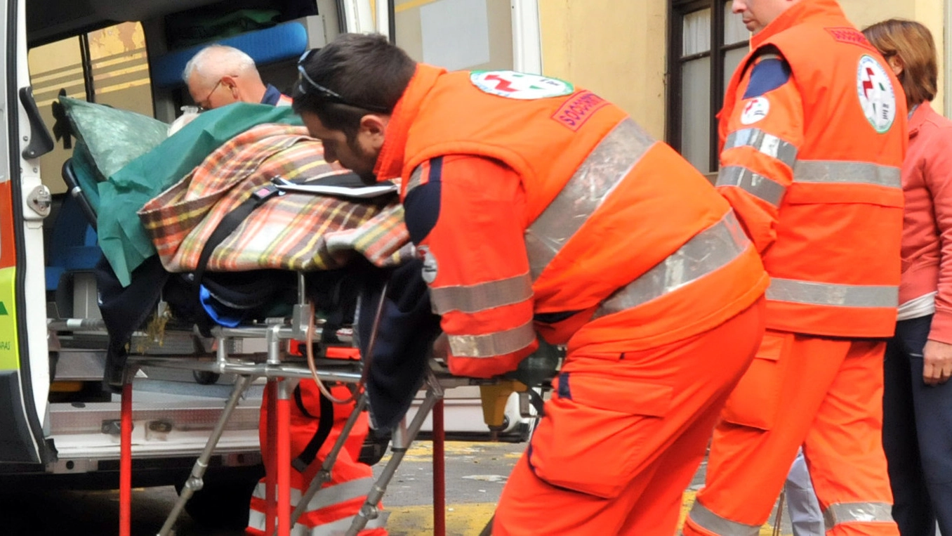 Ambulanza, i soccorsi del 118 (Foto di repertorio Cusa)