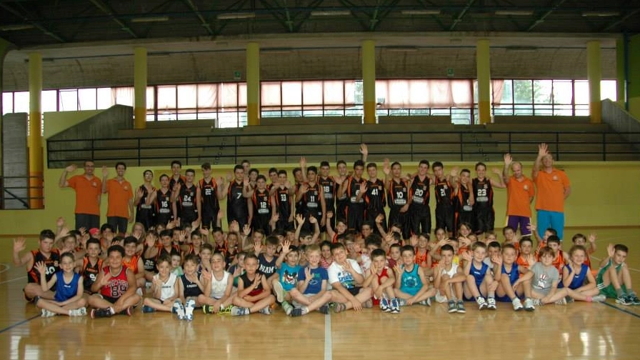 Il gruppo completo del settore giovanile del Basket Estense