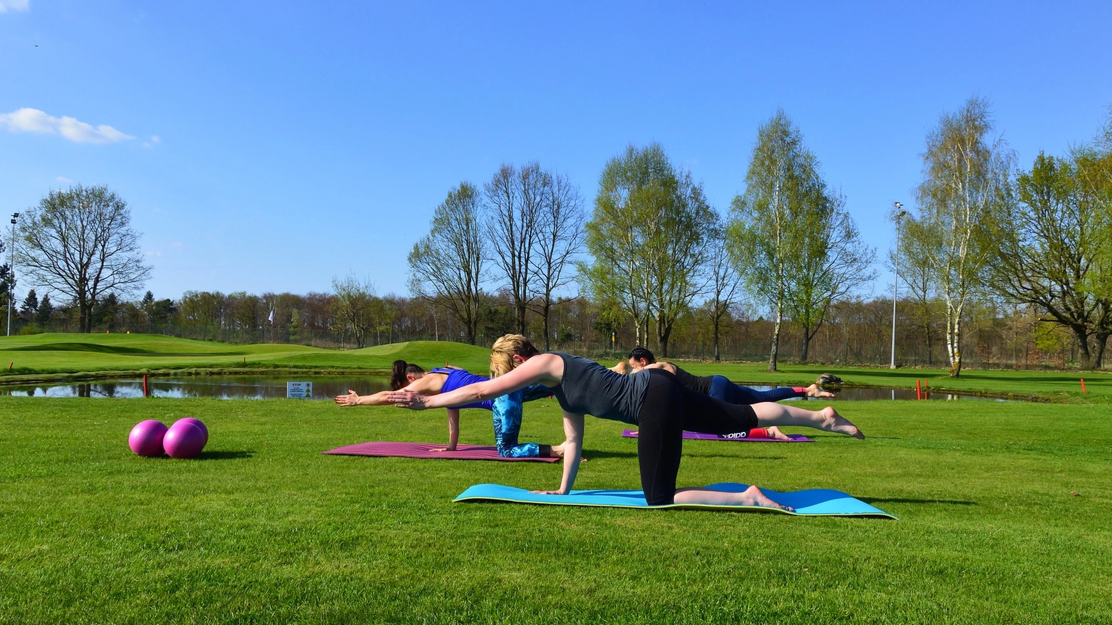 Una sessione di yoga nel parco