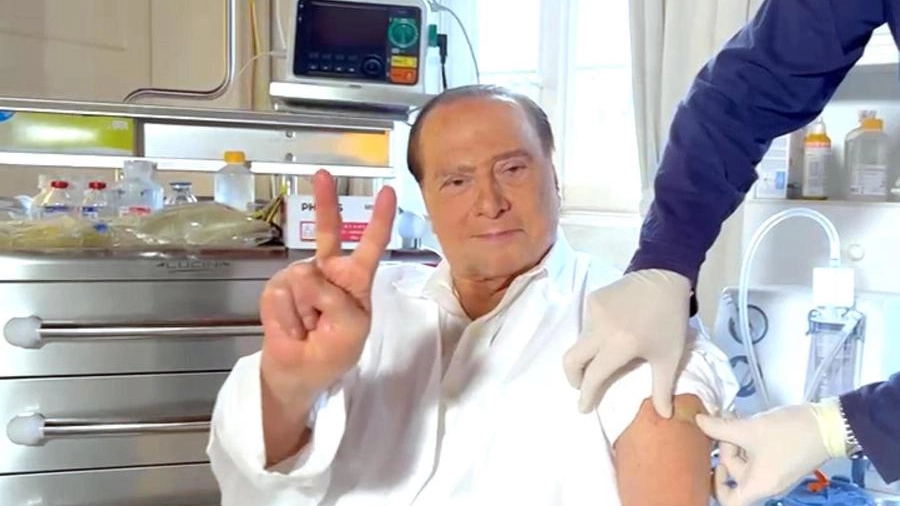 Silvio Berlusconi ha effettuato il booster del vaccino anti Covid (Ansa)