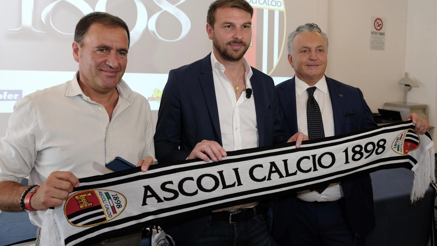 Il presidente Giuliano Tosti, il tecnico Paolo Zanetti e il patron Massimo Pulcinelli