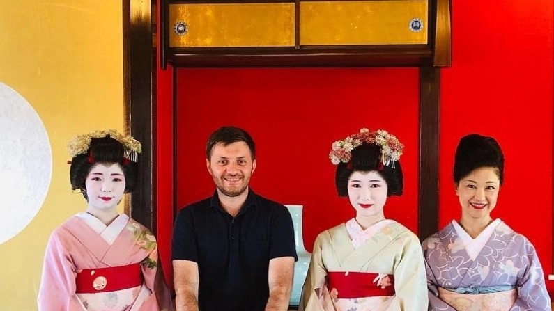 Marco Ferrari, 37 anni, che gestisce la prima agenzia turistica italiana in Giappone