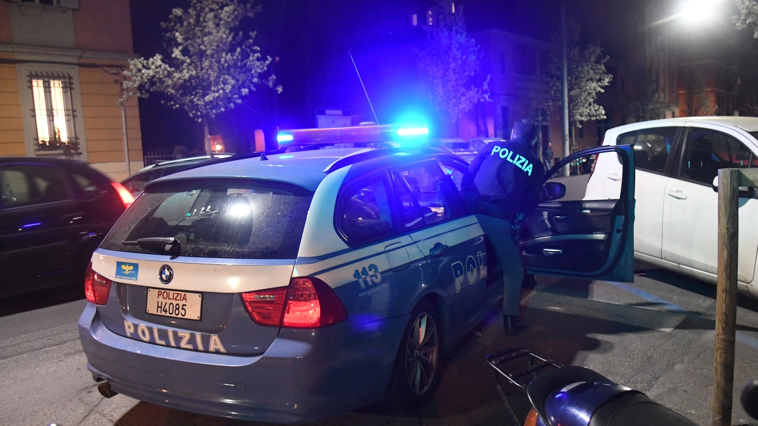 La polizia in via Nicolò dall'Arca (foto Schicchi)