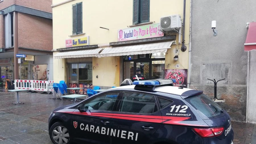 Carabinieri di Parma presso la pizzeria Kebab