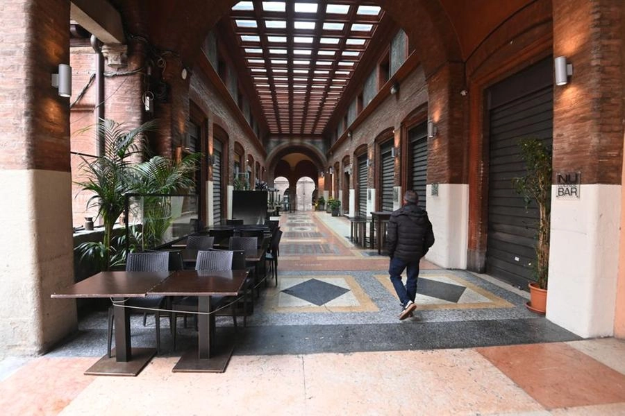 Il centro di Bologna in zona arancione (foto Schicchi)
