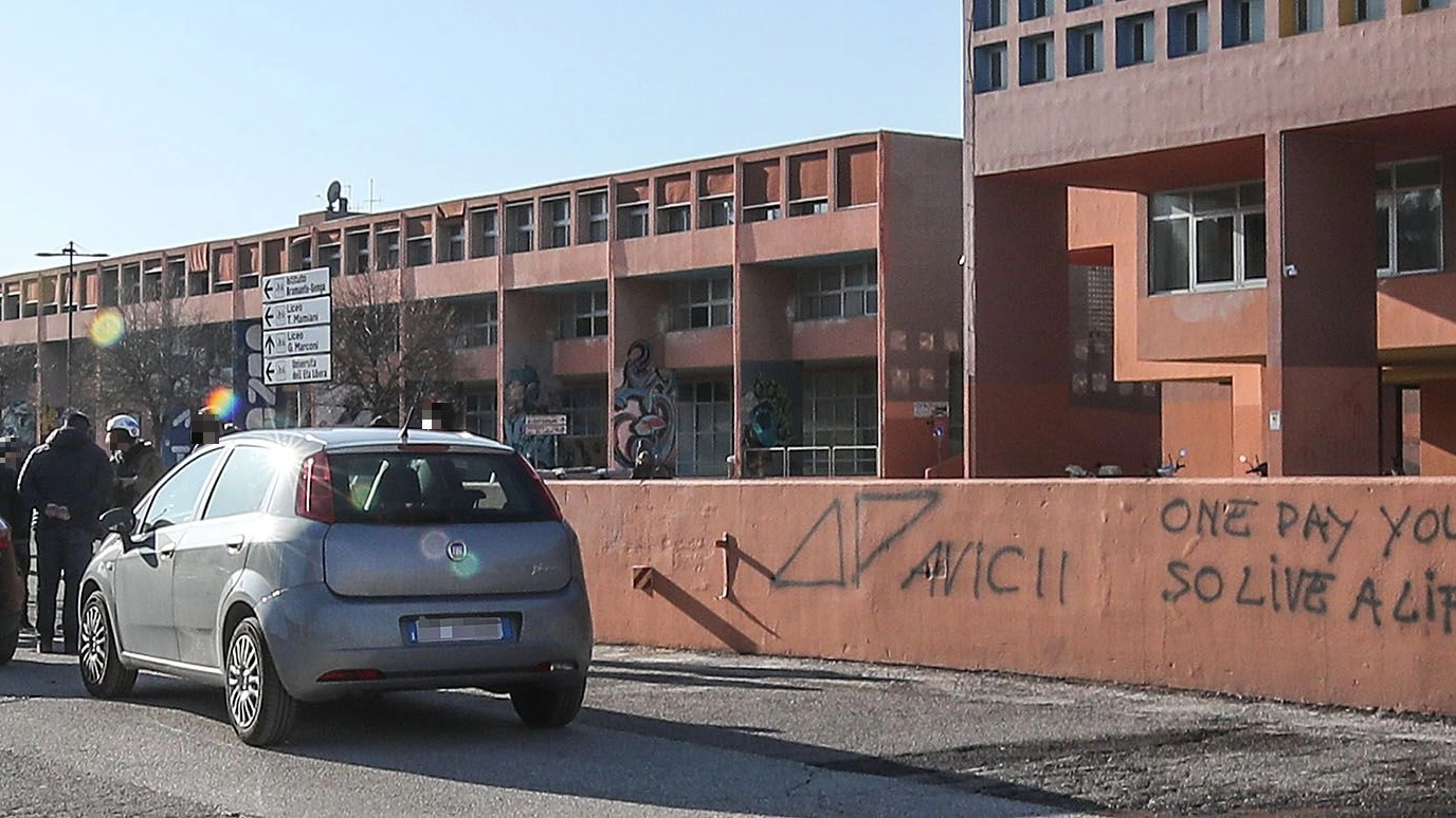 Pesaro, maxi rissa al Campus: intervengono le forze dell'ordine (Fotoprint)