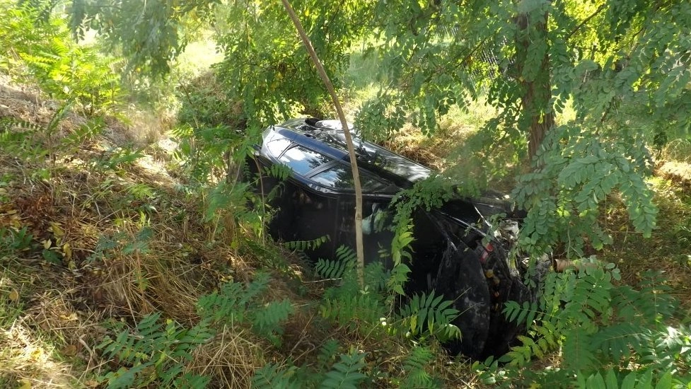 Incidente nel Ravennate, auto nella scarpata (Foto Scardovi)