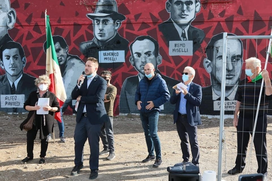 Partigiano Reggiano, la manifestazione a difesa del murale (Foto Dire)