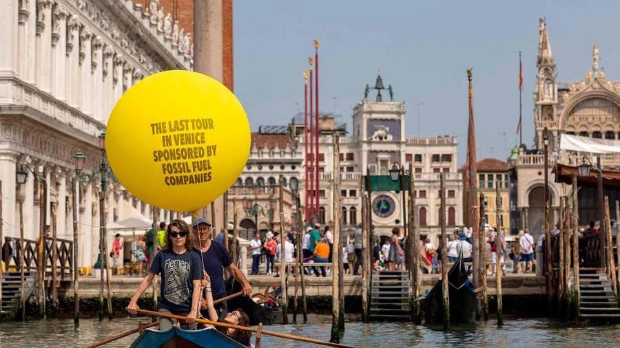 Greenpeace protesta creativa a Venezia 