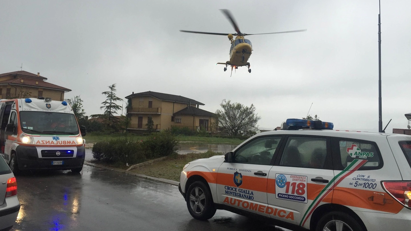 La donna, ferita gravemente, è stata trasportata in eliambulanza all’ospedale Torrette di Ancona (foto Colibazzi)