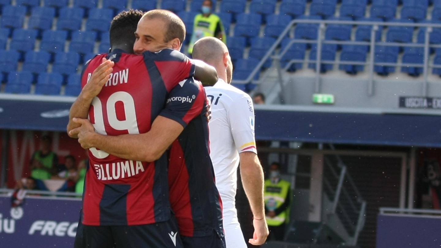 Bologna Lecce, Palacio festeggia dopo il suo gol (FotoSchicchi)