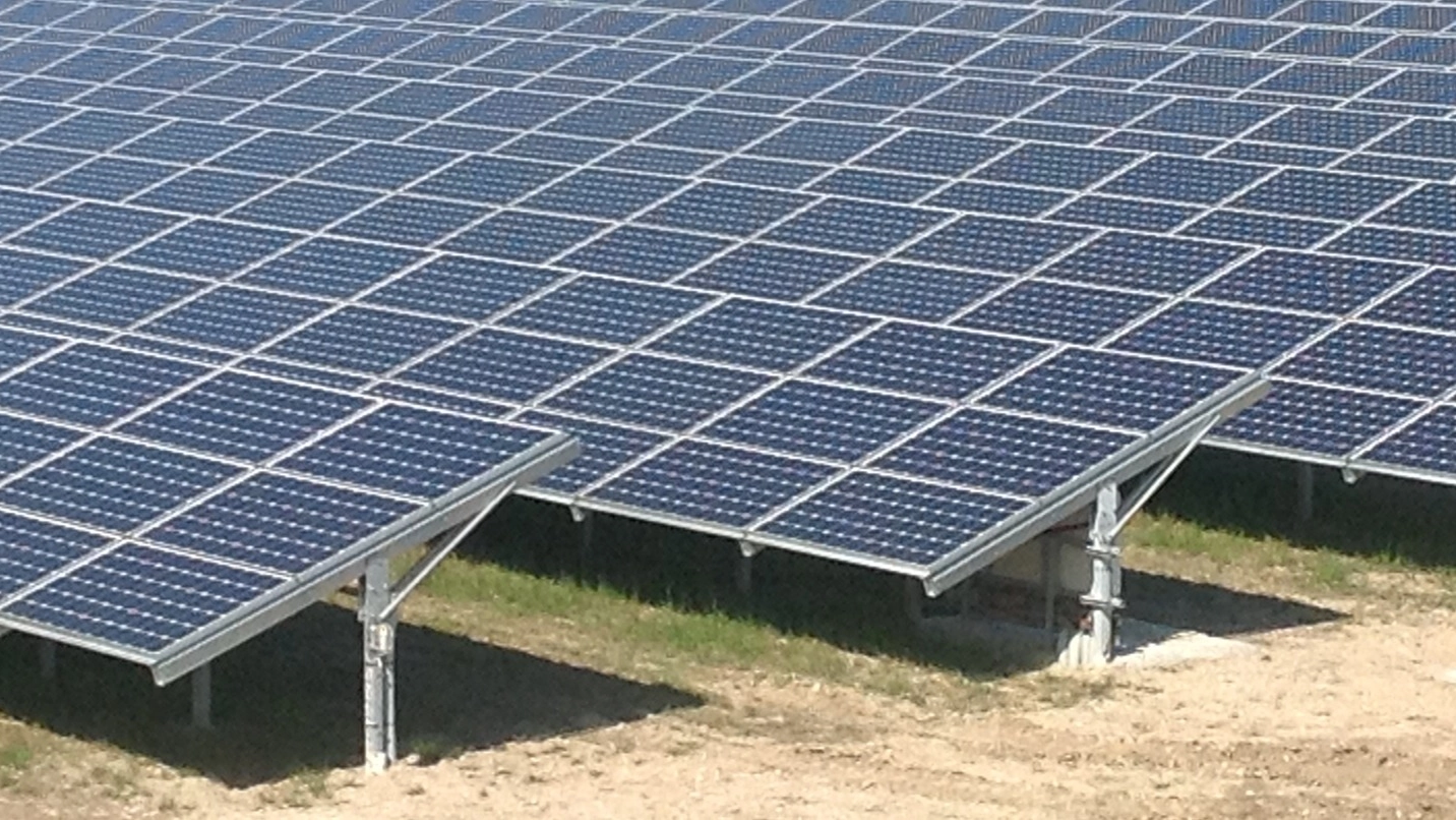Un impianto fotovoltaico (Foto di repertorio Piazza)