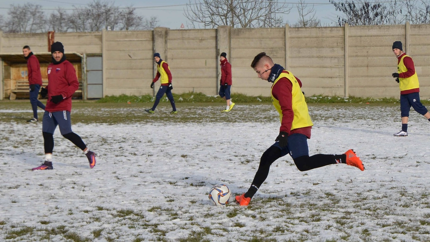 Campo di calcio con la neve (foto Donzelli)