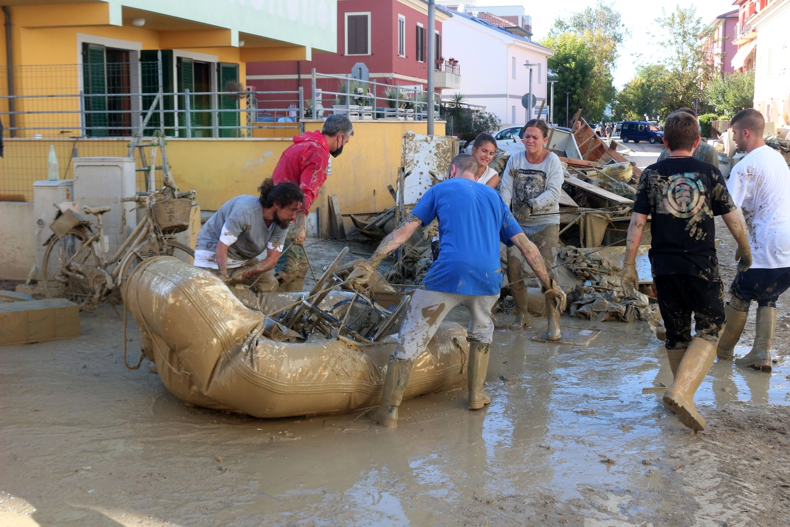 Le tragiche immagini dell'alluvione che ha colpito Emilia Romagna e Marche: via alla proroga delle domande di interventi di ricostruzione