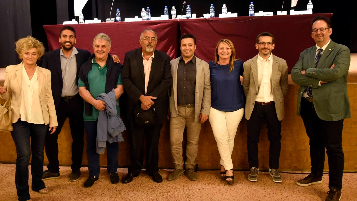 I sette candidati a sindaco per Comacchio assieme al direttore di Ascom Confcommercio Davide Urban (Bp)