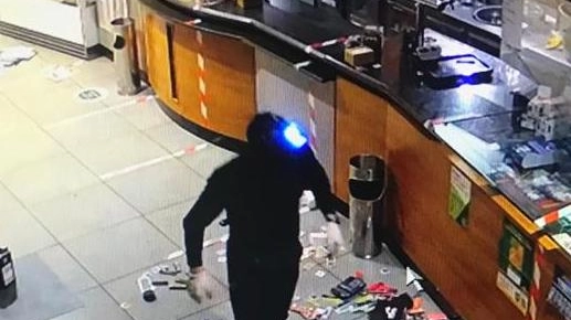 Uno dei ladri all’opera nel bar-tabacchi di Fusignano, ripreso dalle telecamere 